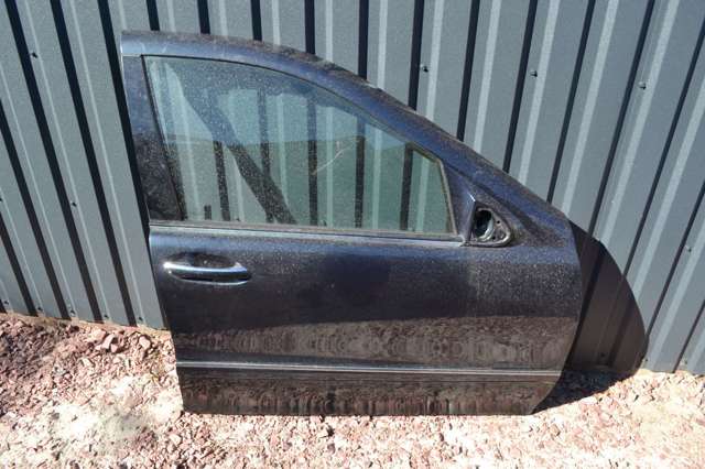 Пассажирская передняя дверь A2207200205 MERCEDES
