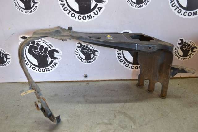 Рамка радиатора правая A2216200291 MERCEDES