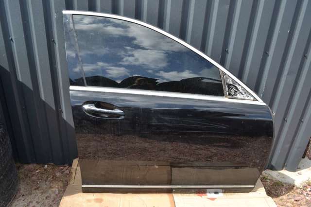 Пассажирская передняя дверь A2217200205 MERCEDES