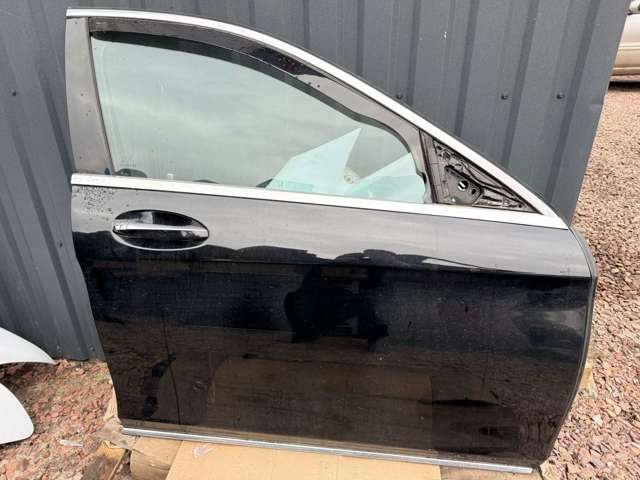 Пассажирская передняя дверь A2227200205 MERCEDES