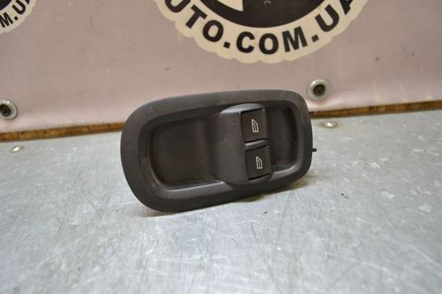 Кнопки переднего левого стеклоподъёмника GK2T14A132CB FORD