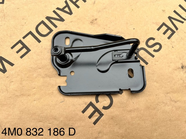 VAG 4M0823186D Стояк-крюк замка капота в наличии Харьков