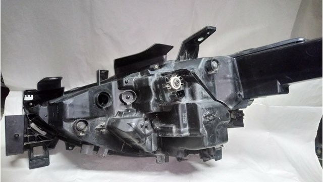 MAZDA KB8P51031H Правая фара в наличии Ровно