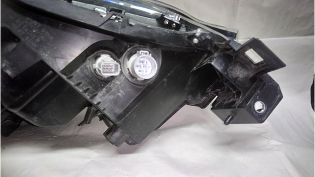 MAZDA KB8P51031H Фара правая в наличии Тернополь
