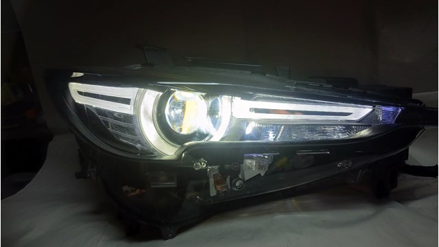 MAZDA KB8P51031H Фара правая в наличии Винница