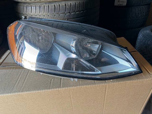 Фара правая 5GM941006 VAG