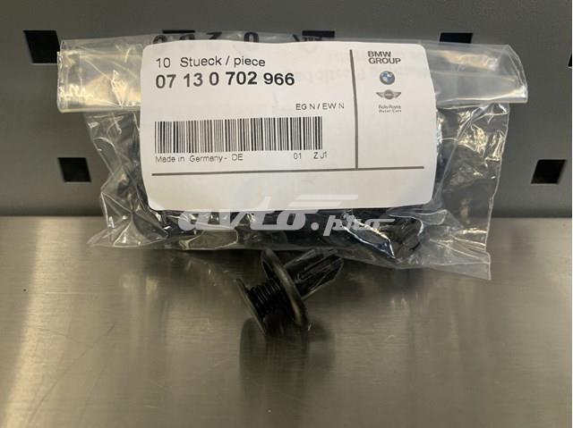 Крепеж переднего бампера 07130702966 BMW