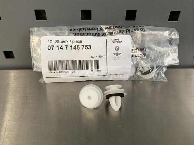 Пистон (клип) крепления обшивки двери 07147145753 BMW