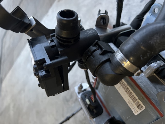 Регулирующий клапан охлаждающей жидкости A0005061400 MERCEDES