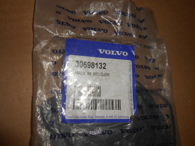 VOLVO 30698132 Заглушка бампера буксировочного крюка задняя в наличии Киев