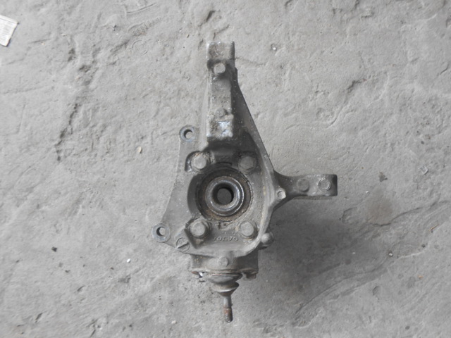 VOLVO 30760715 Цапфа (поворотный кулак) передний правый в наличии Днепр