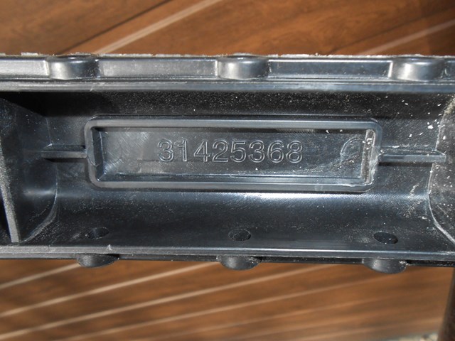 VOLVO 31425368 Воздуховод (дефлектор) радиатора верхний в наличии Запорожье