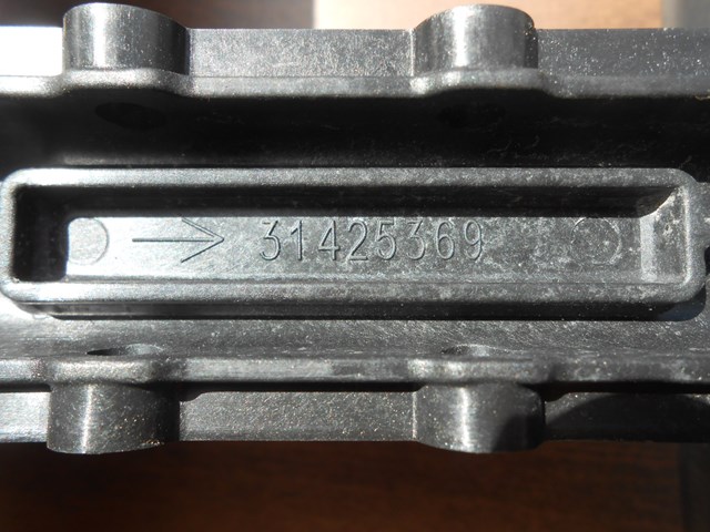 VOLVO 31425369 Нижний дефлектор радиатора в наличии Одесса