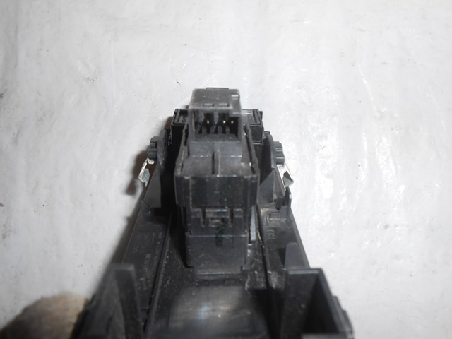 31456060 VOLVO Кнопка включения мотора стеклоподъемника передняя правая купить в Тернополь