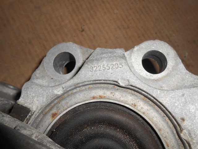 VOLVO 32255205 Подушка (опора) двигателя левая в наличии Украина