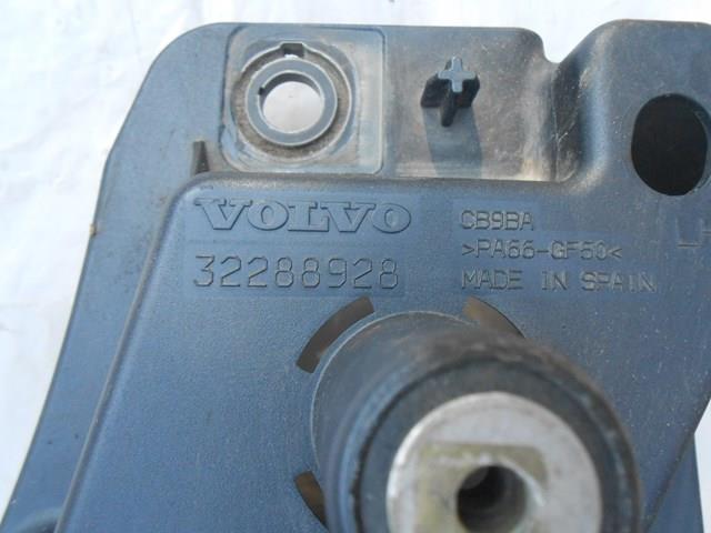 VOLVO 32288928 Кронштейн крепления крыла переднего левого передний в наличии Кривой Рог
