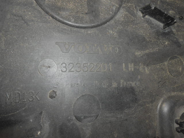 VOLVO 32352201 Защита днища левая в наличии Львов