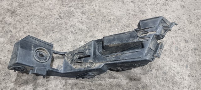 Направляющая заднего бампера, правая 1K6807394 VAG