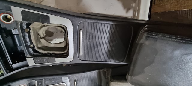 Подстаканник подлокотника центральной консоли 3C0858329A VAG