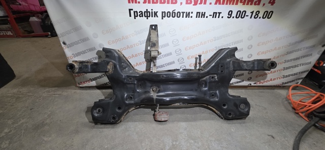 Поперечина передней подвески Skoda Rapid