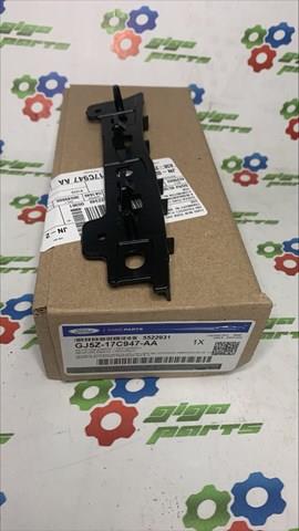 GJ5Z17C947AA Кронштейн бампера переднего правый купить Николаев