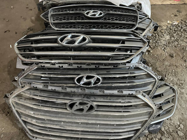 863503S700 HYUNDAI Решетка радиатора купить в Житомир