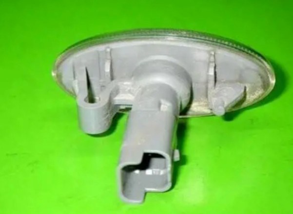 Повторитель поворота на крыло Ситроен С5 1