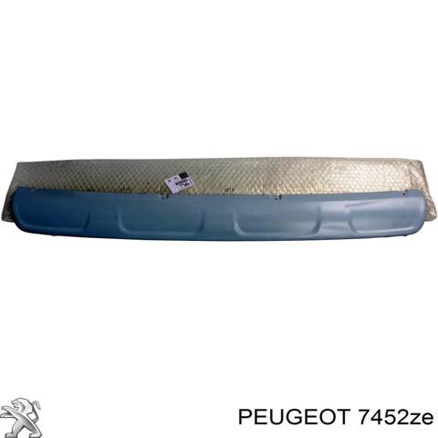 PEUGEOT 7452ZE Молдинг бампера заднего в наличии Павлоград