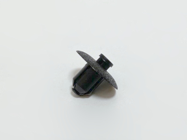 MAK 11550 Пистон (клип) крепления обшивки крышки багажника в наличии Львов