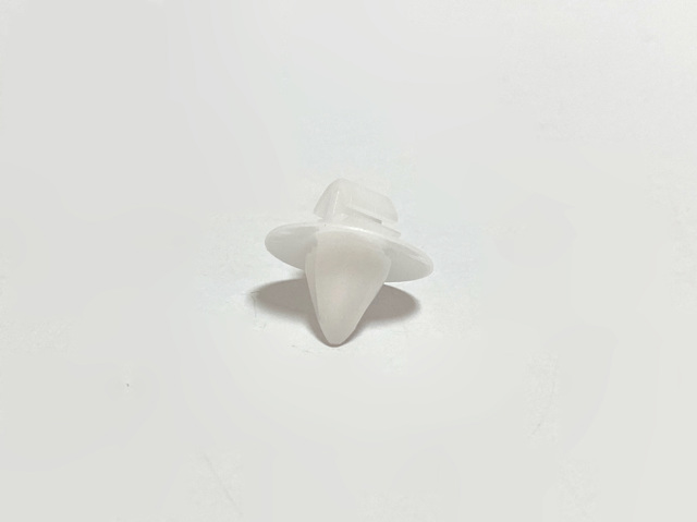 MAK 15571 Пистон (клип) крепления молдинга двери в наличии Черновцы
