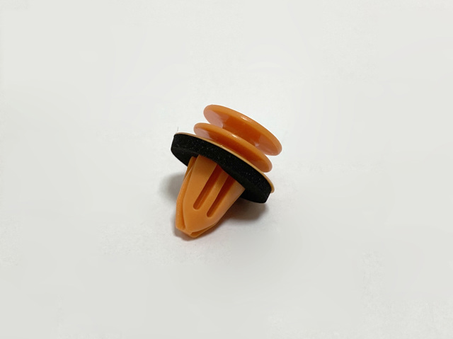 MAK 15834 Пистон (клип) обшивки стойки кузова в наличии Запорожье
