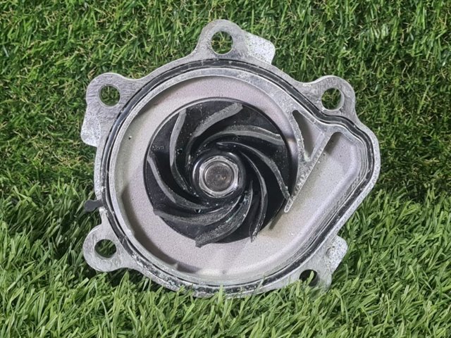 Водяной насос 210106RC0A NISSAN