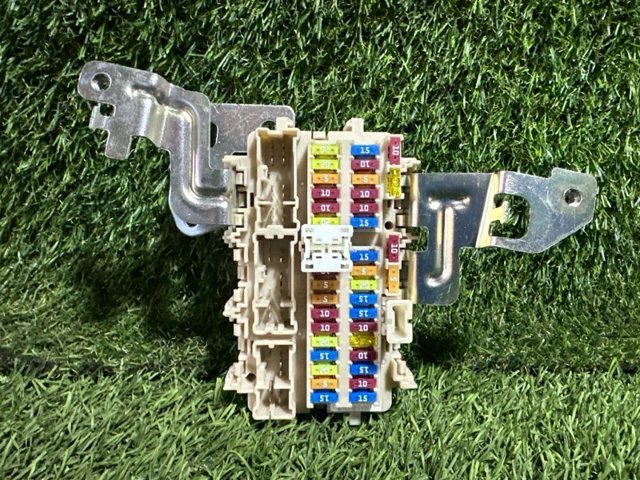 Монтажный блок предохранителей 243504CL0B NISSAN