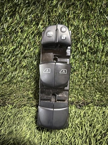 Кнопки переднего левого стекло подъёмника 254015RL0A NISSAN