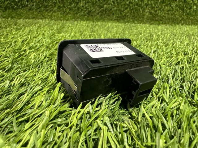 4G0959831D VAG Кнопка привода замка крышки багажника (двери 3/5-й (ляды) купить в Ровно