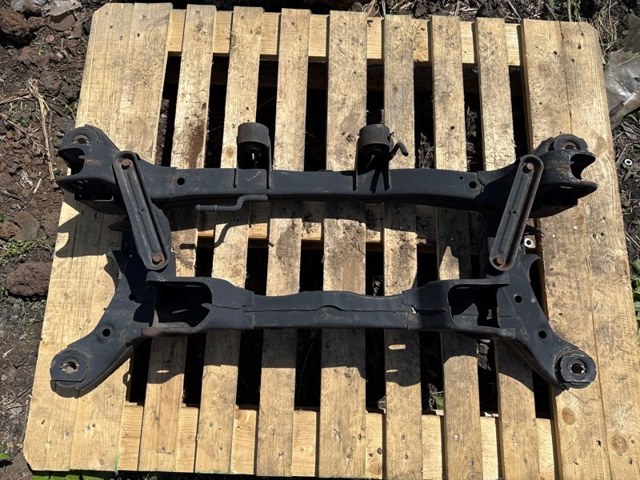 Поперечка задней подвески 554054Z100 HYUNDAI