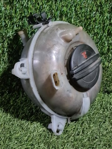 5Q0121407A Бачок системы охлаждения расширительный купить Одесса