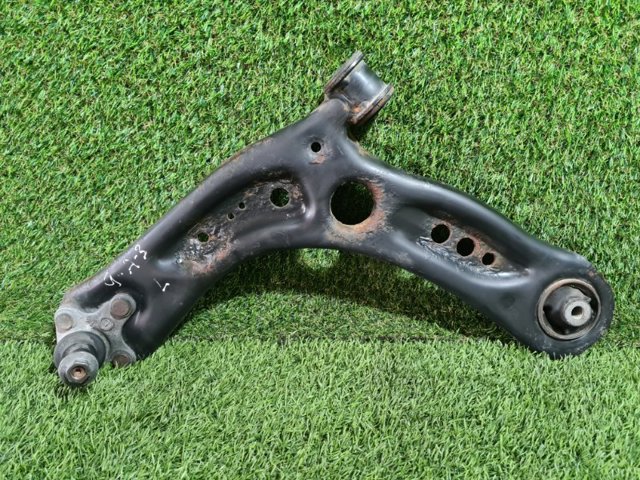 Рычаг передний нижний левый 5Q0407151J VAG