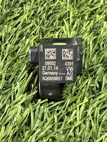 Датчик подушки безопасности 5Q0959651 VAG