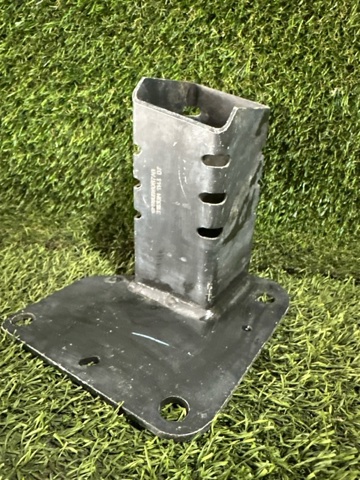Левый кронштейн переднего бампера 68096087AB CHRYSLER