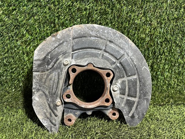 Цапфа поворотная правая 68246618AA CHRYSLER
