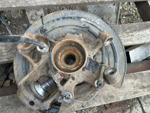Цапфа поворотного кулака 68253397AB CHRYSLER
