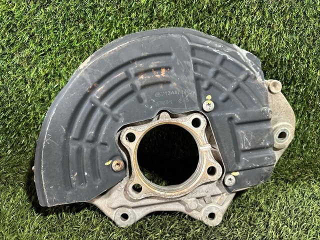 Кулак поворотный левый 68291105AC CHRYSLER