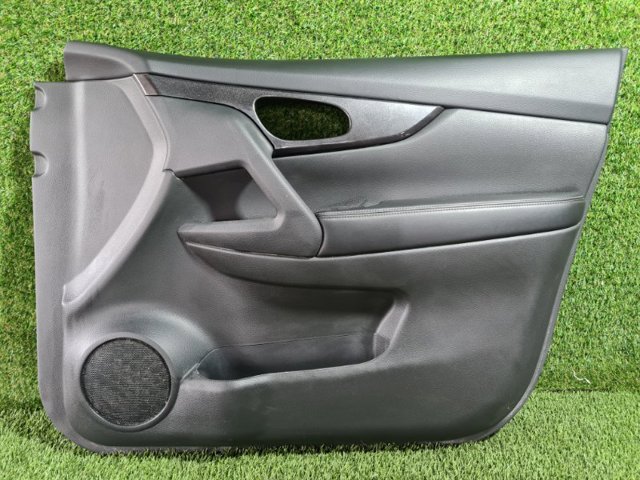 Обивка боковины кузова 809007FA0A NISSAN
