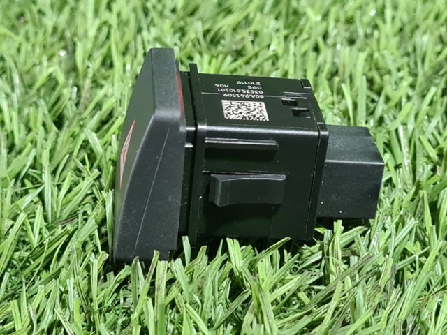 VAG 80A941509 Кнопка включения аварийного сигнала в наличии Винница