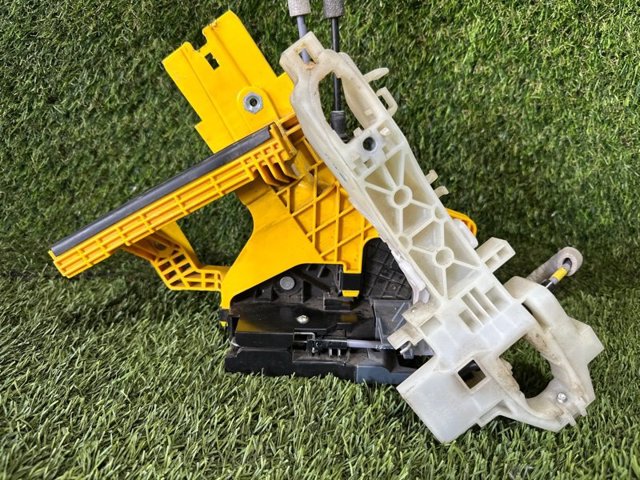 HYUNDAI 81410F2000 Замок двери задней левой в наличии Черкассы