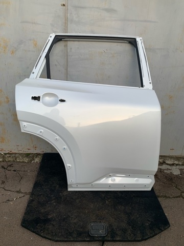 Дверь пассажирская задняя правая 821006RR0B NISSAN