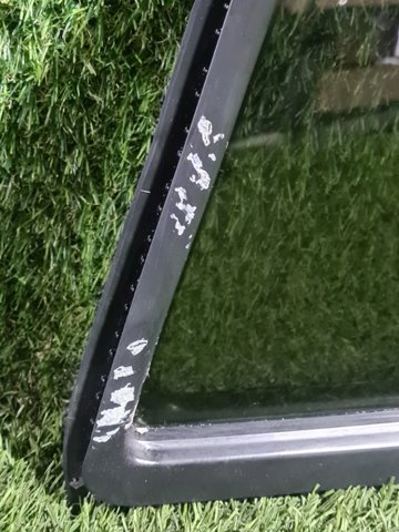 Форточка двери треугольник, задней, правой 822625RB0A NISSAN