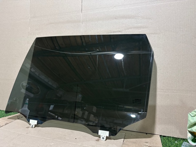 823015HK0B NISSAN Стекло двери задней левой купить в Киев