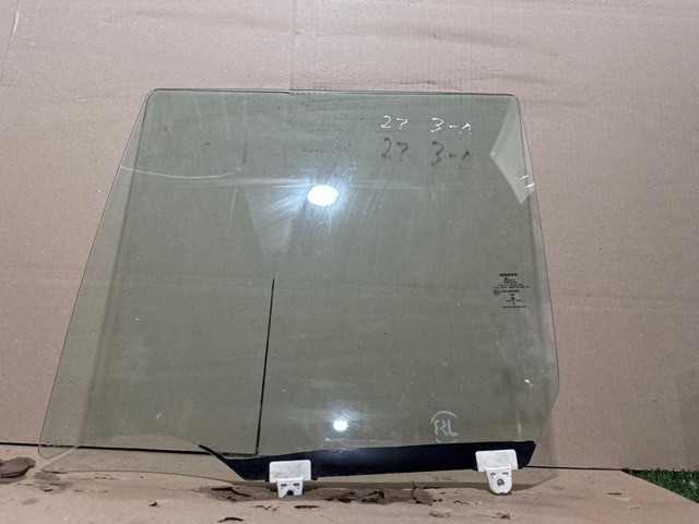 Стекло заднее левое 823015RB0A NISSAN